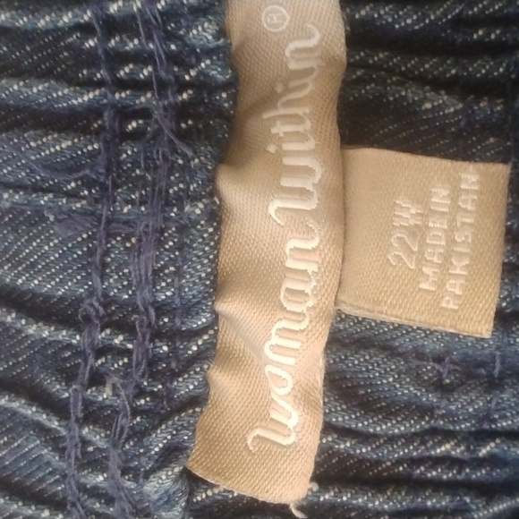 Woman within - Picture 4 of 5